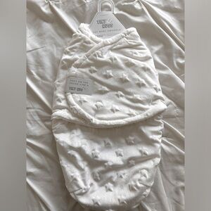 Tiny Hugs Cozy Baby Swaddle, white with star pattern, NWT